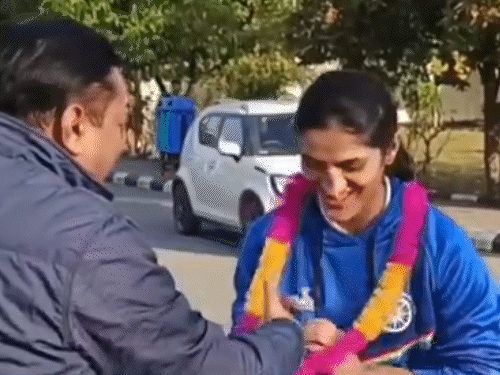 क्रिकेटर को 1 करोड़, कबड्डी चैंपियन पर खामोशी:हिमाचल की 5 बेटियों ने वर्ल्ड कप जिताया; उपकप्तान बोली-हमें भी रेणुका की तर्ज पर इनाम मिले