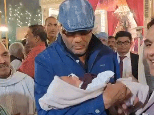 जैकी श्रॉफ ने किया सरिता मोर के बेटे का नामकरण:भगवान शिव के नाम पर रखा दक्षित; मां बनने के बाद कमबैक की तैयारी में हरियाणवी रेसलर