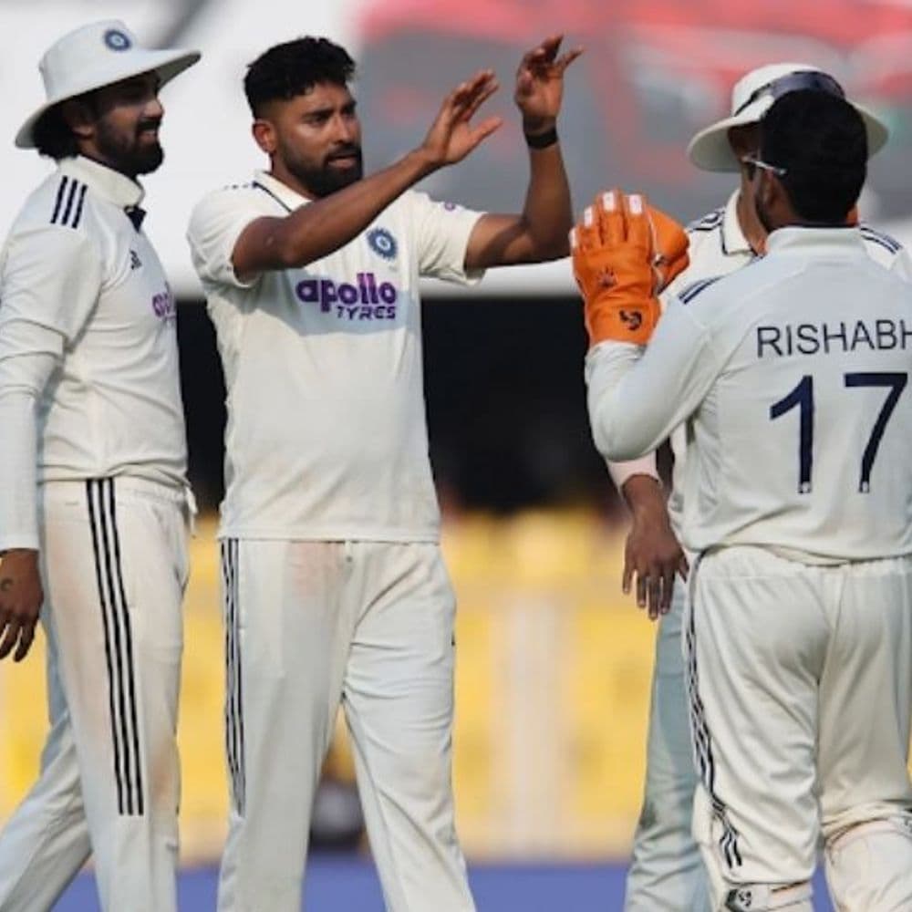 सिराज की फ्लाइट 4 घंटे लेट, एयरलाइन पर भड़के:गुवाहाटी एयरपोर्ट पर फंसे बोले-अब तक का सबसे खराब अनुभव