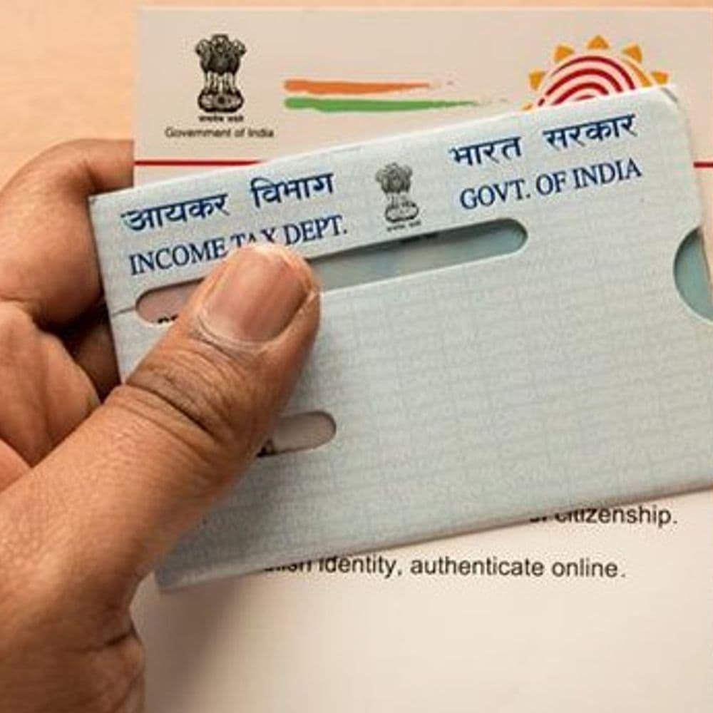 नैनो-बनाना प्रो से अब फर्जी आधार और पैन-कार्ड बन रहे:फोटो-नाम और डिटेल्स डालकर रियल जैसे बन जाते हैं डॉक्यूमेंट्स, गूगल की सेफ्टी गाइडलाइंस पर सवाल